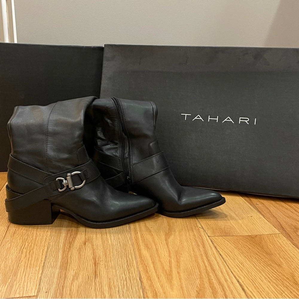 Tahari Black leather Boots